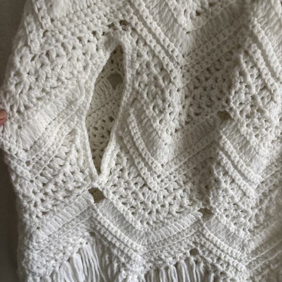Hand Crochet Poncho Sweater Cape Silver Buttons White Boho Festival - Picture 4 of 9